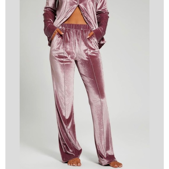 GUESS Velour Cate Pajama Set in vineyard purple - Picture 5 of 11